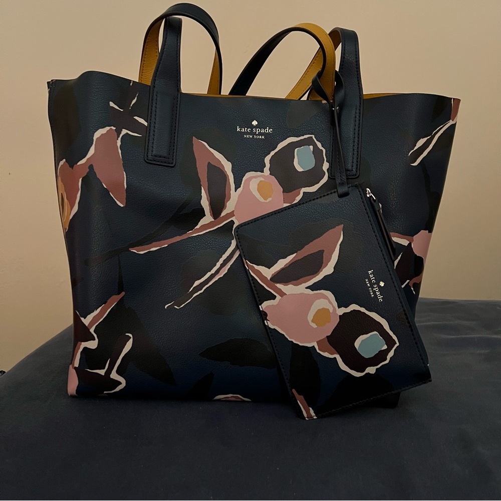 Kate Spade reversible shoulder tote bag w/ detachable pouch.
